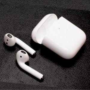 Apple AirPods with Charging Case (1st Generation)